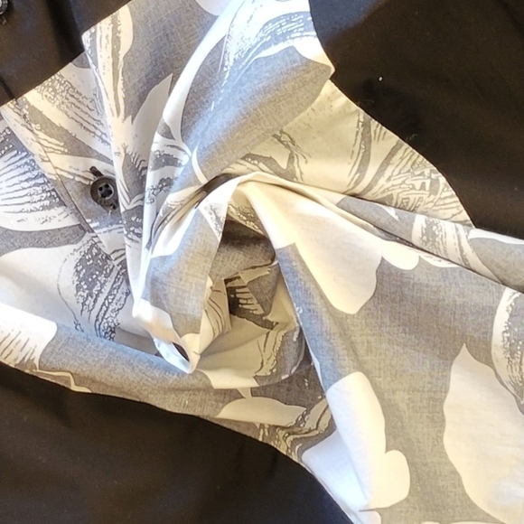 7 Diamonds Black Short Sleeve Shirt with Abstract Floral Design - Picture 3 of 6